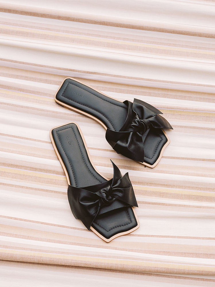 BOW Black sandal