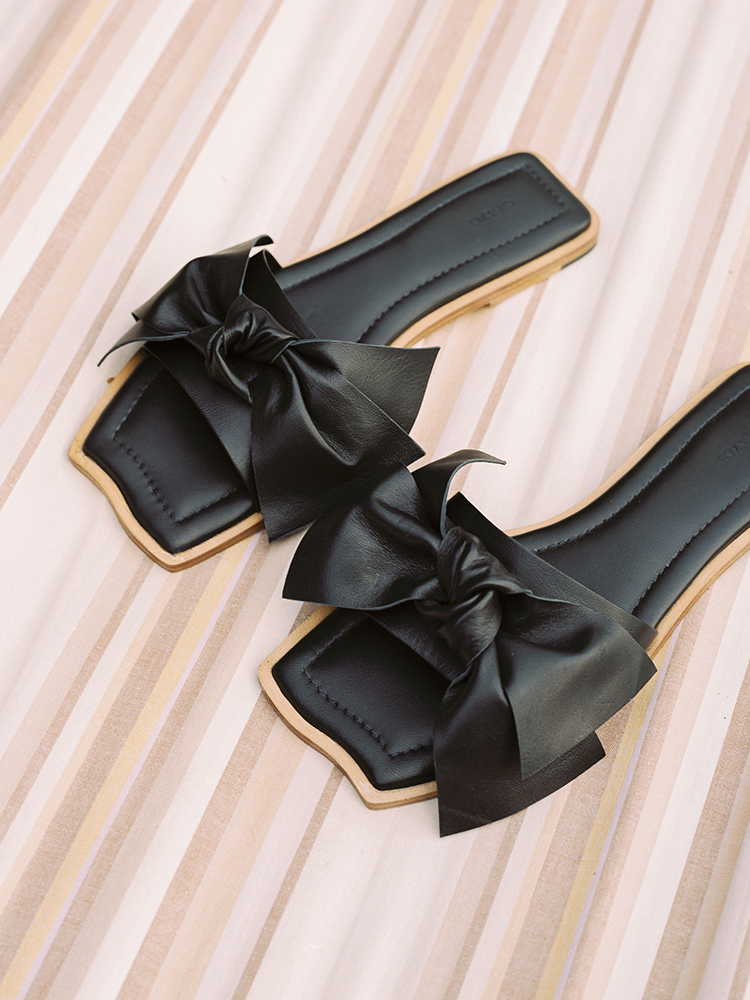 BOW Black sandal