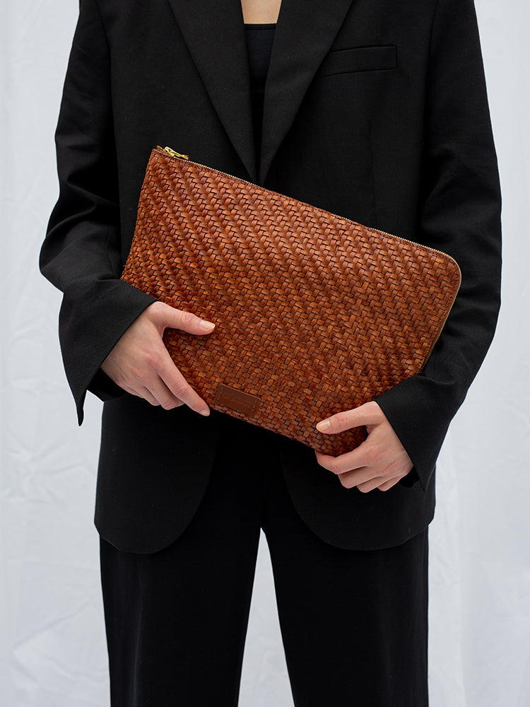 Cala Jade large leather pouch on model 1