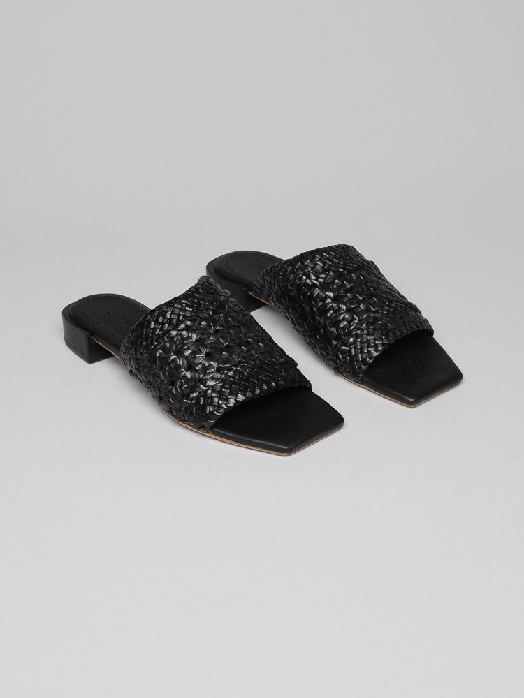 Black Lou sandal from Cala Jade